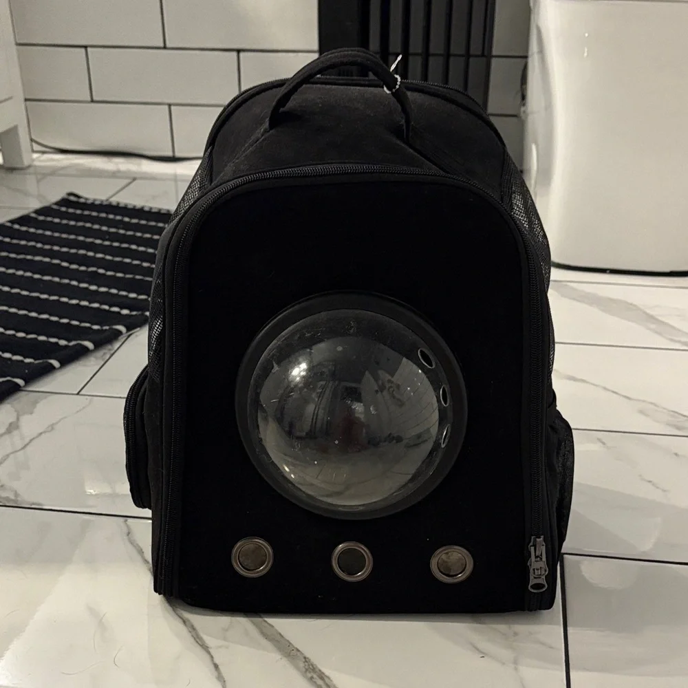 Black pet carrier with Bubble Window